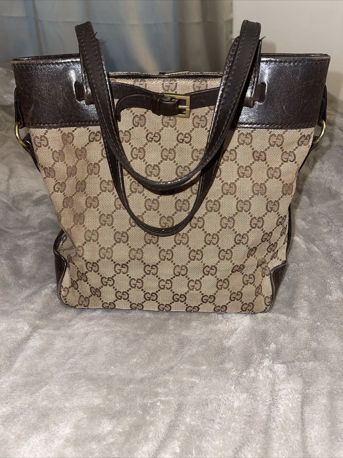 GUCCI AUTHENTIC GG Canvas Shoulder Bag - image 2