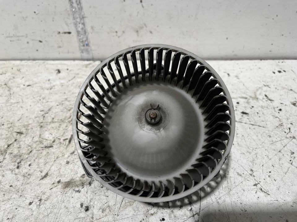 Toyota CELICA Heater Fan Motor ST204 07/93-11/99  - image 3 of 4