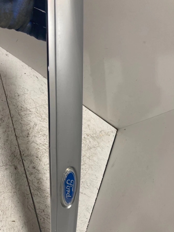 Ford LTD 1983-1984 capó nariz delantera moldura moldura con emblema E3DB-16790-AD 36571 Foto 3 de 4