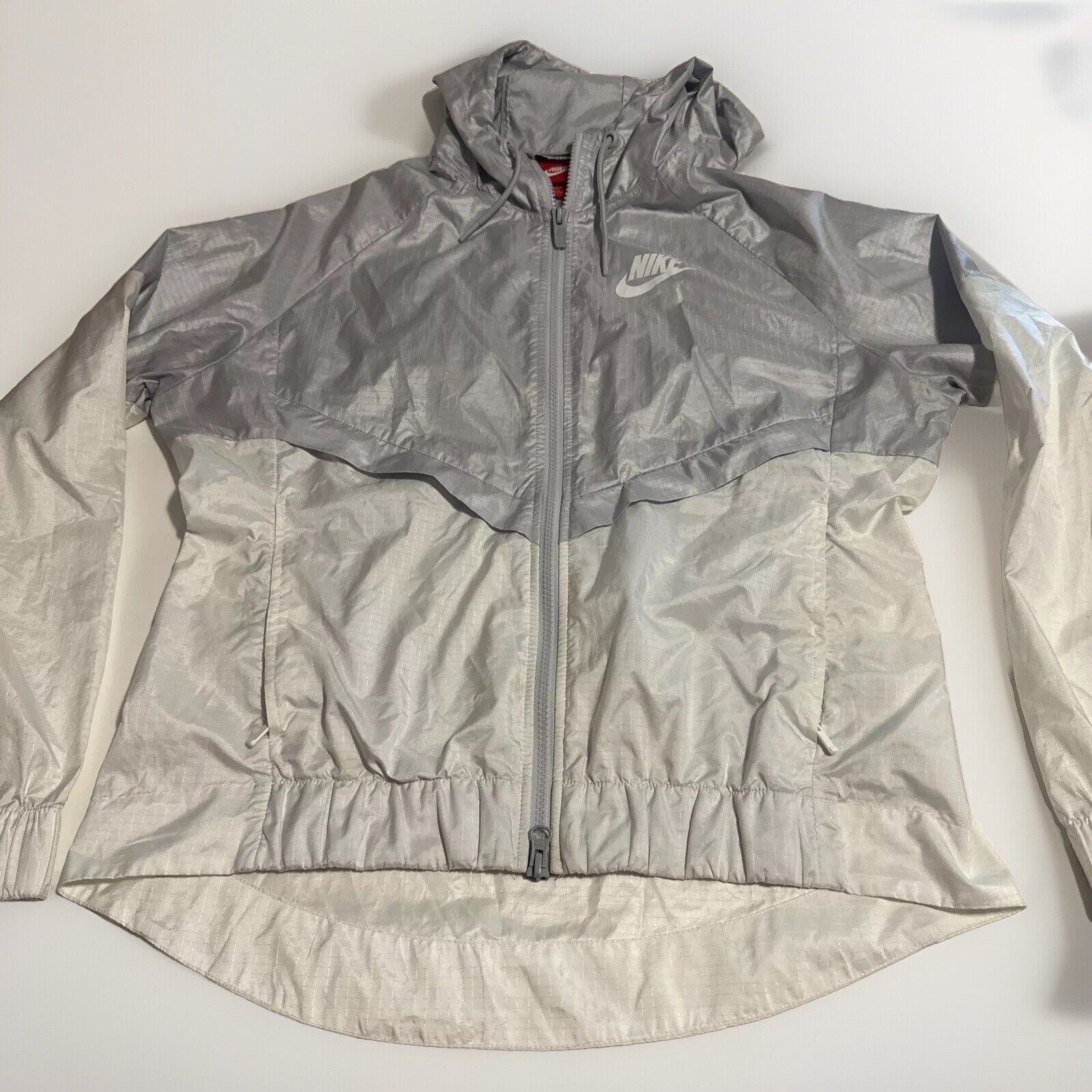 SACAI X NIKE Giacca a vento vintage Y2K Nike uomo bianca argento Swoosh pista paracadute baggy