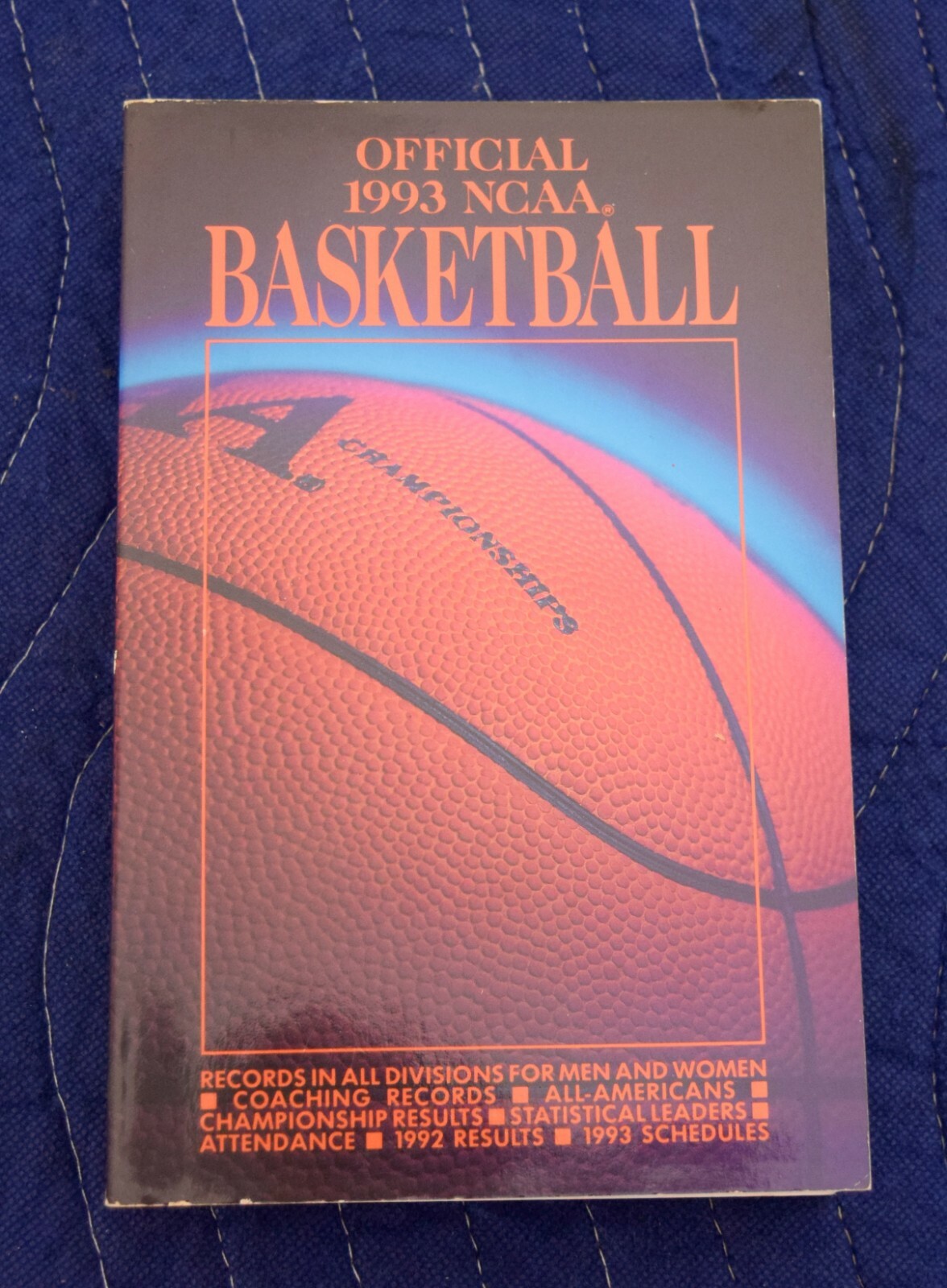 OFFICIAL 1993 NCAA BASKETBALL RECORDS IN ALL DIVISIONS MEN & WOMEN SC 1993 BOX64
