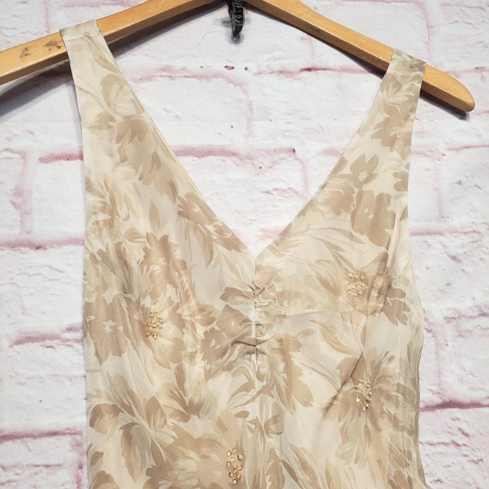 Vestido feminino White House Black Market 8 bege 100% seda floral frisado elegante - Imagem 4 de 4