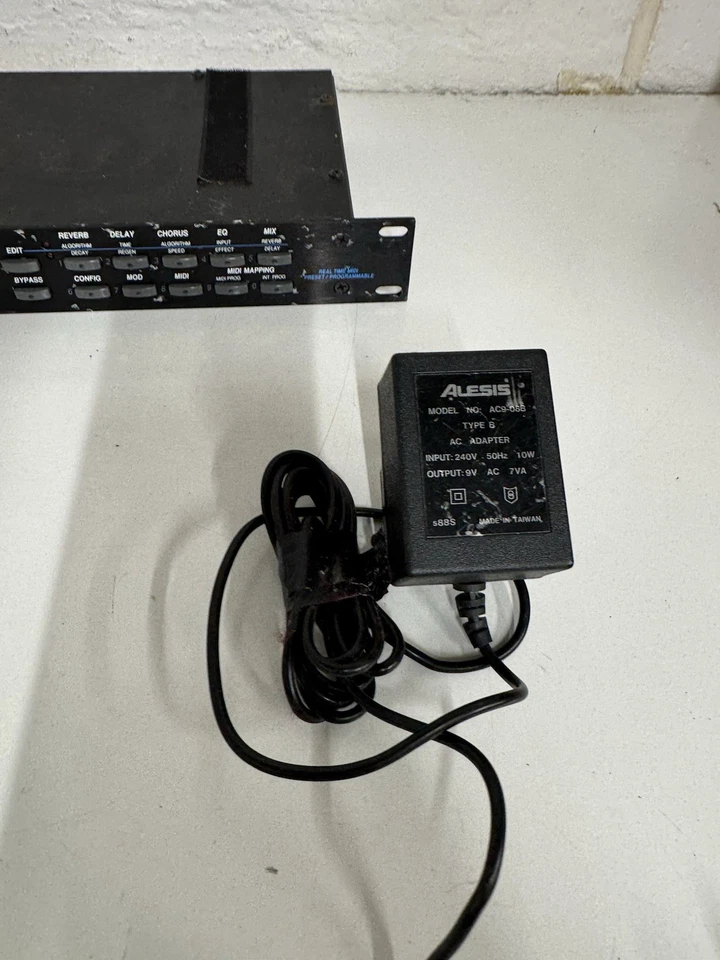 Alesis Microverb 3 III 16 Bit Digital Reverb Delay multi Fx with Power Supply - Image 2 of 4