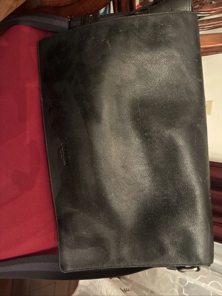 Bolso mensajero Coach de cuero negro para hombre Foto 3 de 4