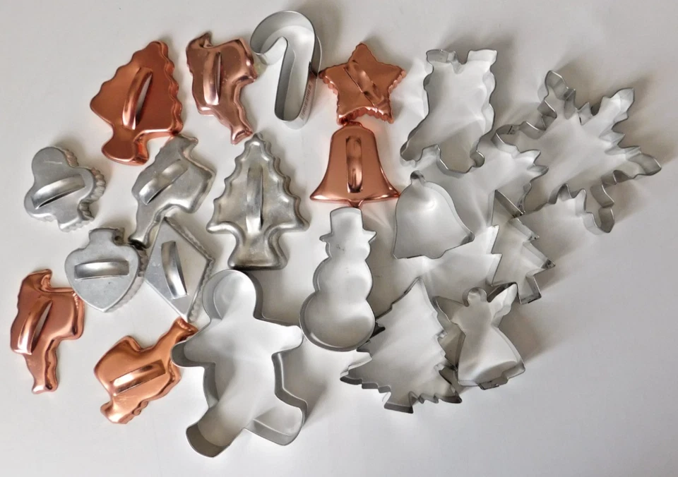 Lote mixto de 60 cortadores de galletas navideñas de plástico y metales Navidad Foto 2 de 4