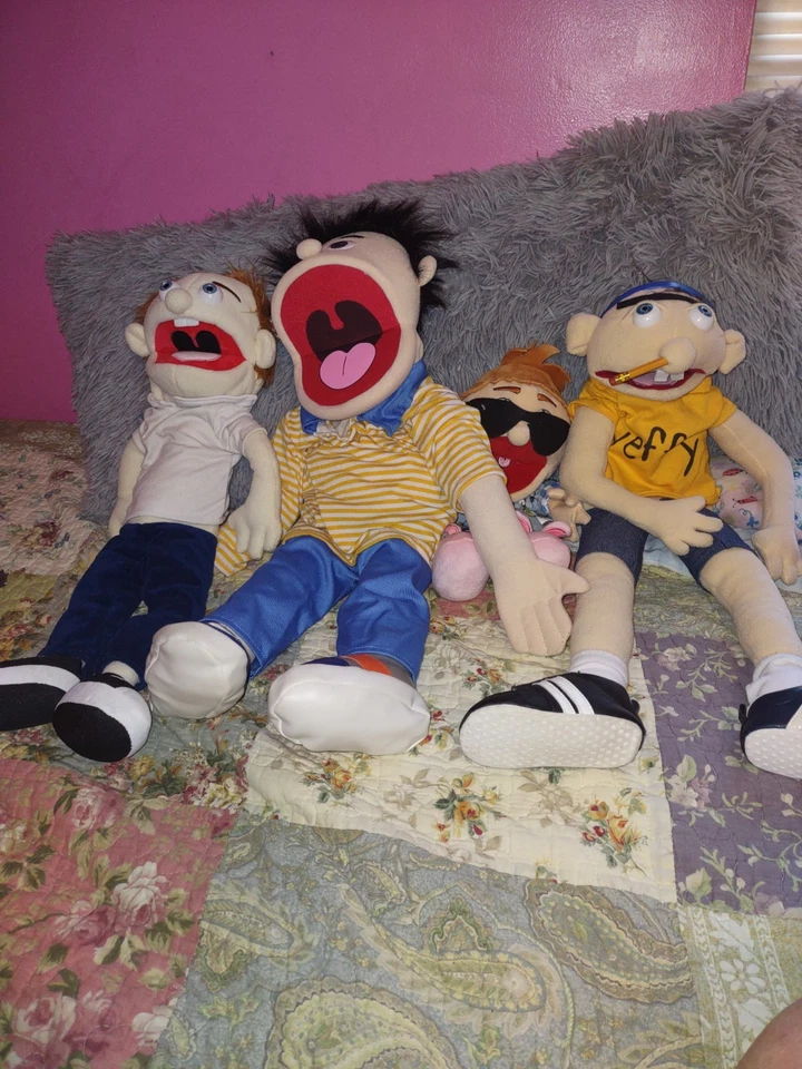 Juegos de títeres de mano vintage de 4 SML 2 otros son originales uno Foto 2 de 2