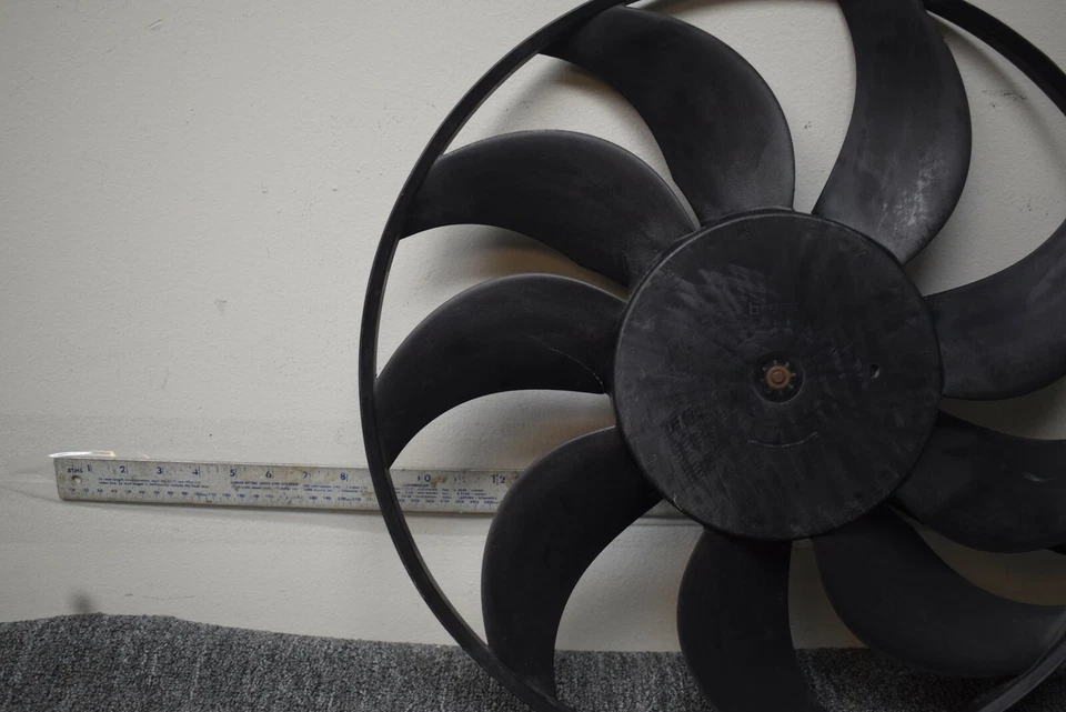 BMW M5/M6 2013-2016 ventilador de radiador OEM de fábrica Foto 2 de 4