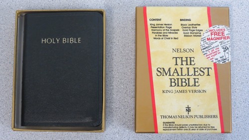 Holy Bible - The Smallest Bible Thomas Nelson 103 Black Leatherflex, gold pages - Foto 2 di 10