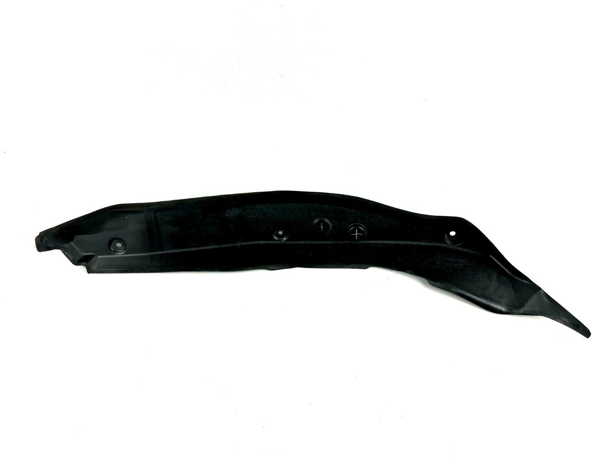 Mercedes Benz C Class W205 Front Left Side Fender Rubber Seal Trim 