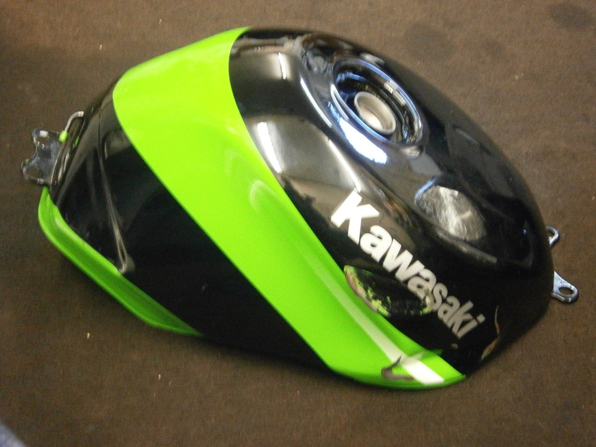 Kawasaki ZX-6R J Fuel Petrol Gas Tank 2000-2002 | eBay UK