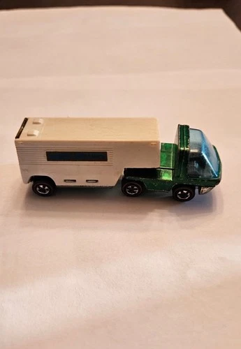Hot Wheels Redline Heavyweight 1969 Moving Van Green Cab White Trailer