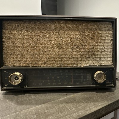 Zenith AM/FM Radio Tuning Dial Loudness Control Vintage Tabletop Brown Model