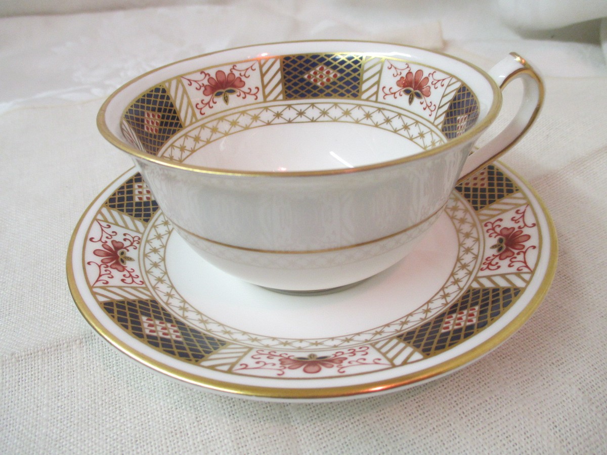 Vintage England Royal Crown Derby bone china Cup & Saucer A1253 