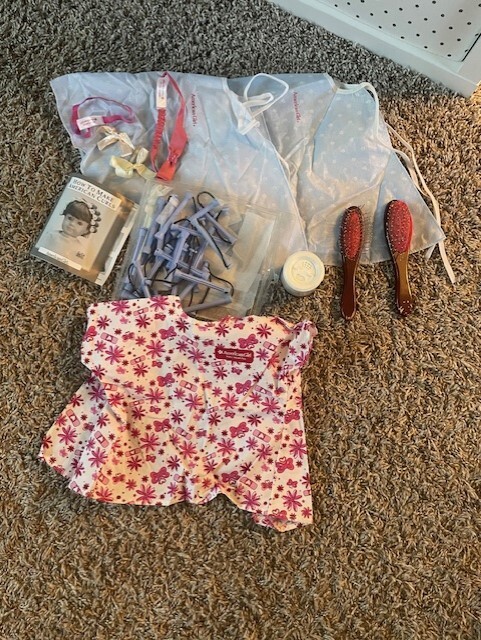 American Girl Doll Lot - 7 dolls and accessories