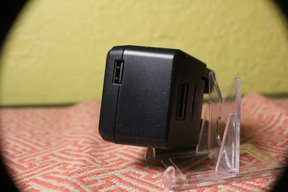 Cargador de batería Sony BC-TRX (NP-BX1, BN1, BK1, FG1, FD1, FT1, FR1) fabricante de equipos originales Foto 2 de 3