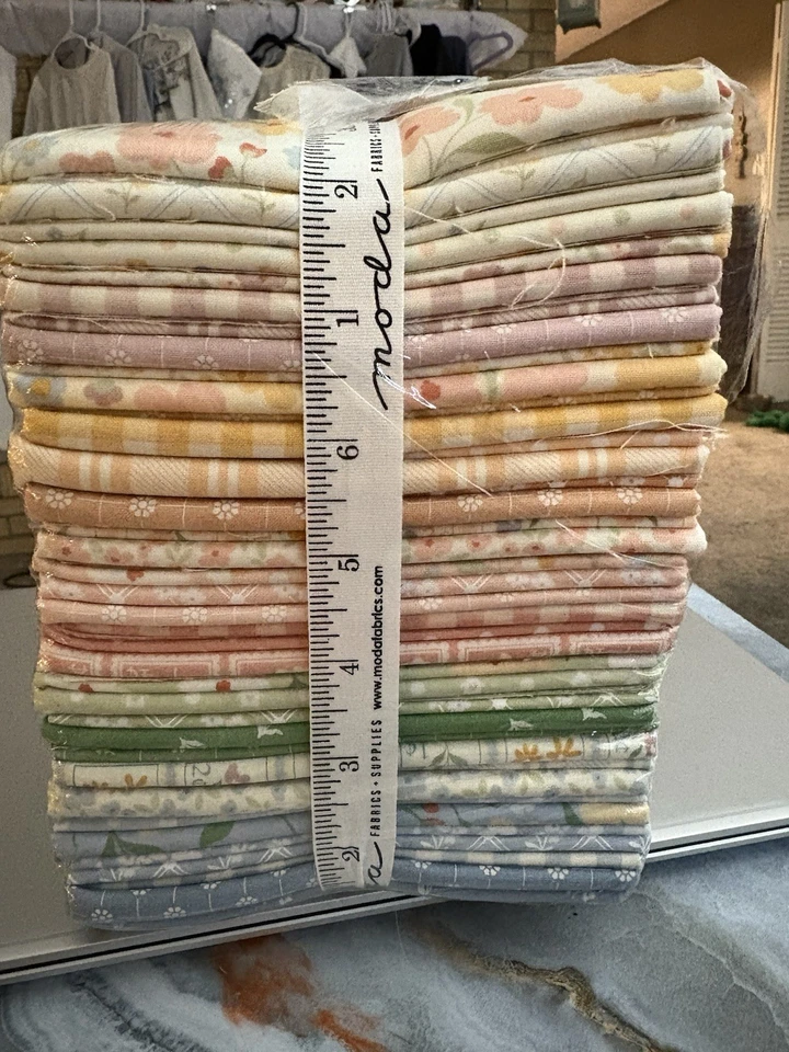 Paquete Cottage Charm Fat Quarter de Moda  Foto 2 de 3