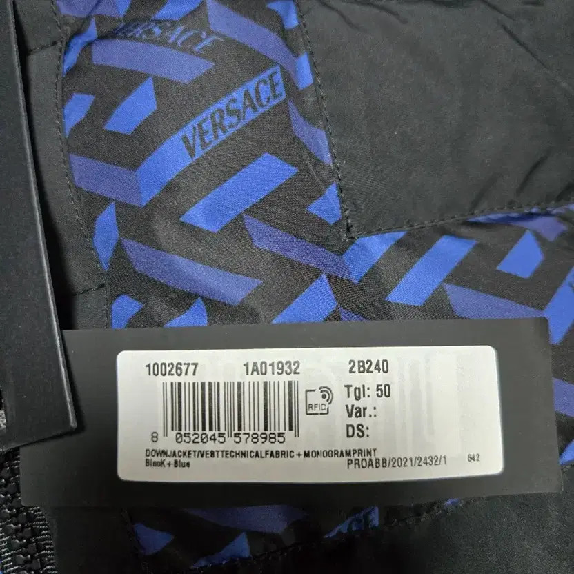 Versace Black Logo Pattern Puffer Jacket - New wi… - image 4