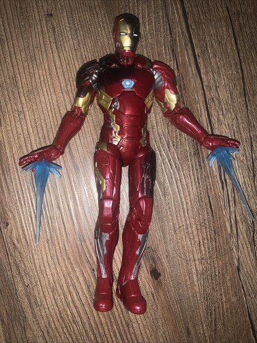 MARVEL LEGENDS - Battle Damaged Iron 