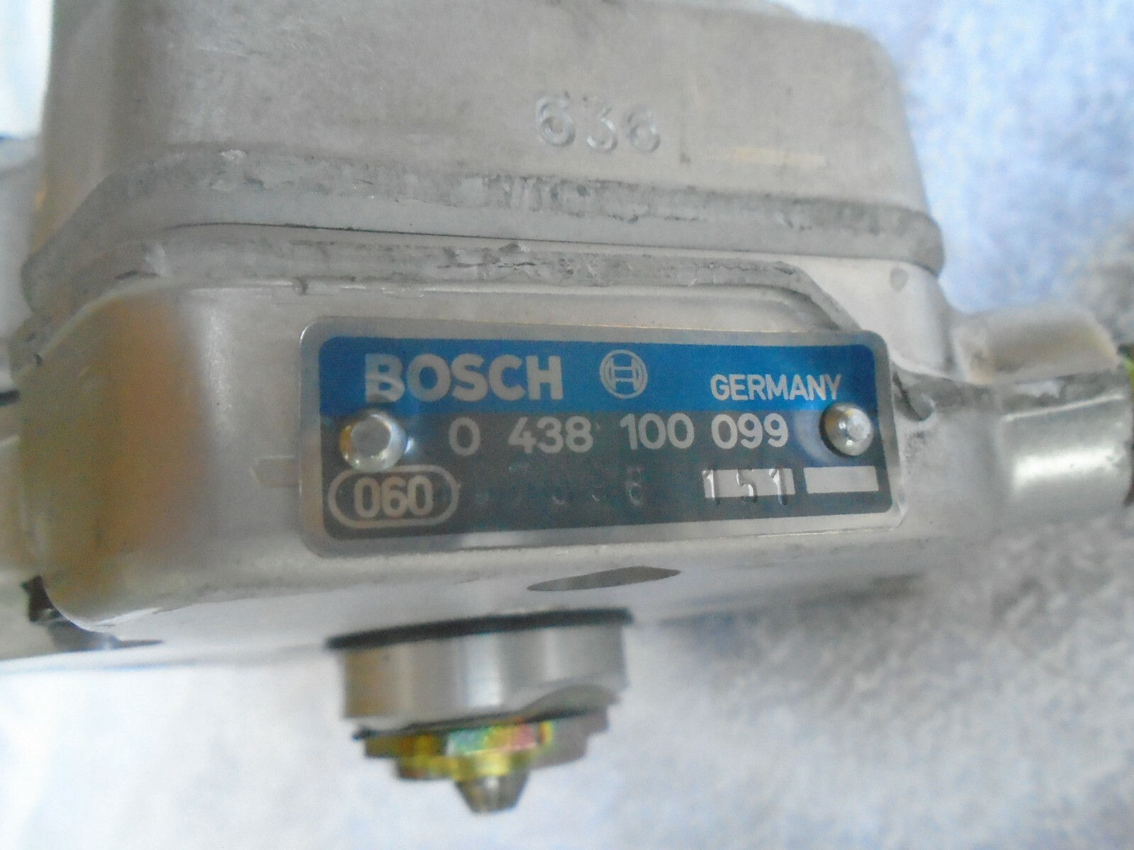 Mercedes LAMBORGHINI Remanufactured BOSCH Fuel Distributor 0438100099 OEM 280 