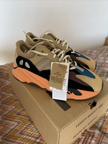 EU Größe 44 - adidas Yeezy Boost 700 Enflame Amber