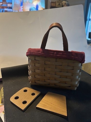 2005 Sm Wall Longaberger Basket Leather Strap Red Liner, Protector, 2 dividers - Picture 3 of 7