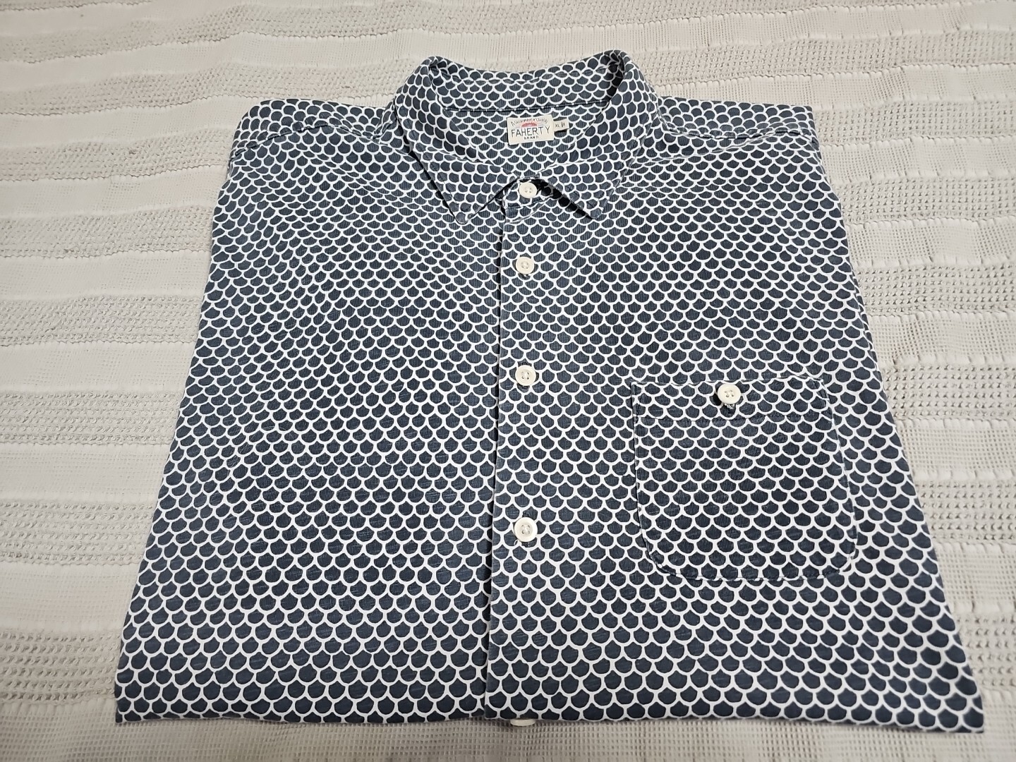 Faherty Geometric Playa Fish Scale Button-up S/S … - image 1