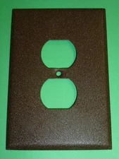 NOS! BELL ELECTRIC SINGLE GANG BROWN CRACKLE, OVERSIZED RECEPTACLE WALL PLATE