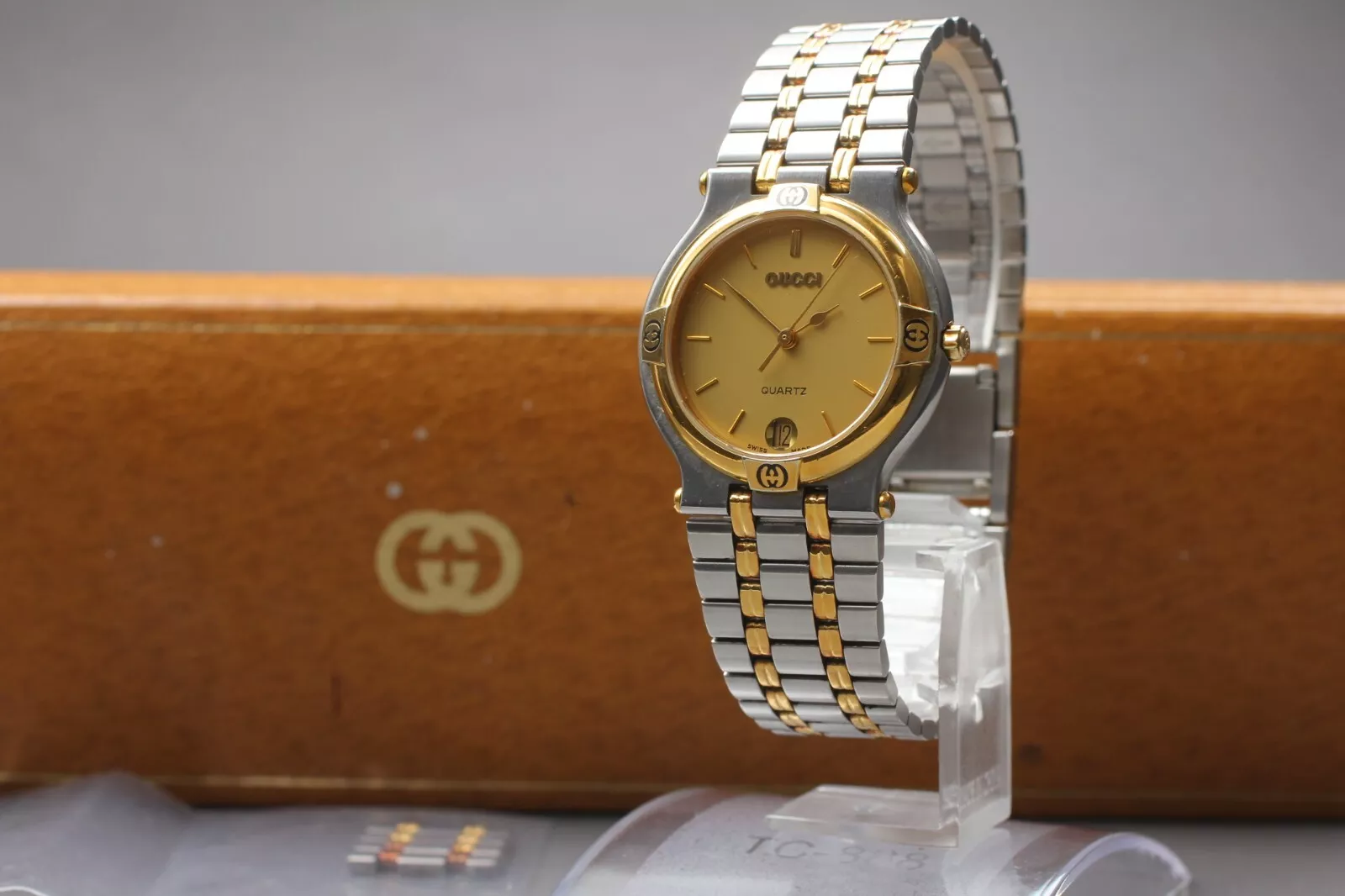 Montre pour homme à quartz à cadran doré GUCCI 9000 M * presque comme neuve *