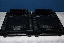 (2) Pioneer CDJ-900 CDJ Pro DJ Player Turntables