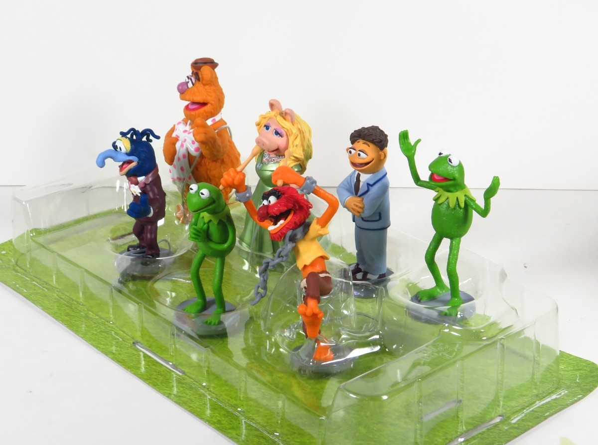 Disney Store Muppets Most Wanted Figurine Playset 7 Figures Cake