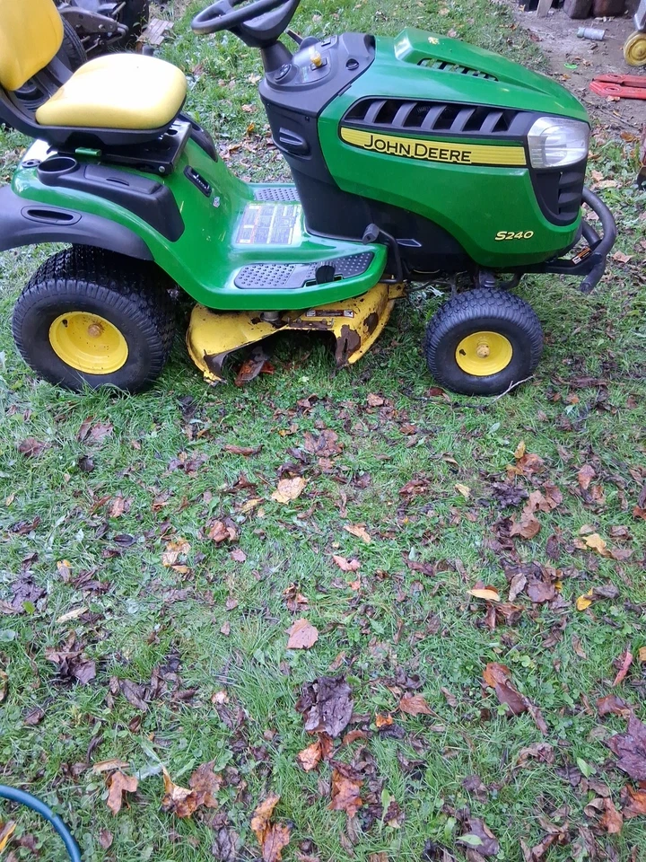john deere lawn tractors for sale - Image 3 of 4