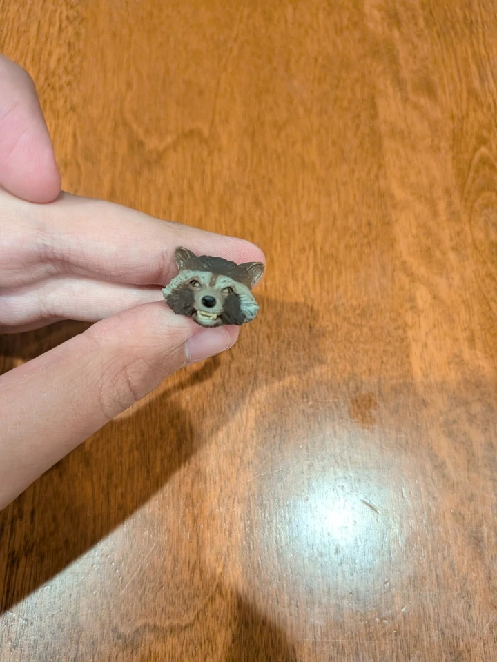 Figura de acción Marvel Legends Rocket Raccoon Guardianes de la Galaxia y Baby Groot. Foto 3 de 4