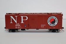 Bowser HO 43166 - Executive - 40' Box Car "Northern Pacific" 49026 w/hatches 