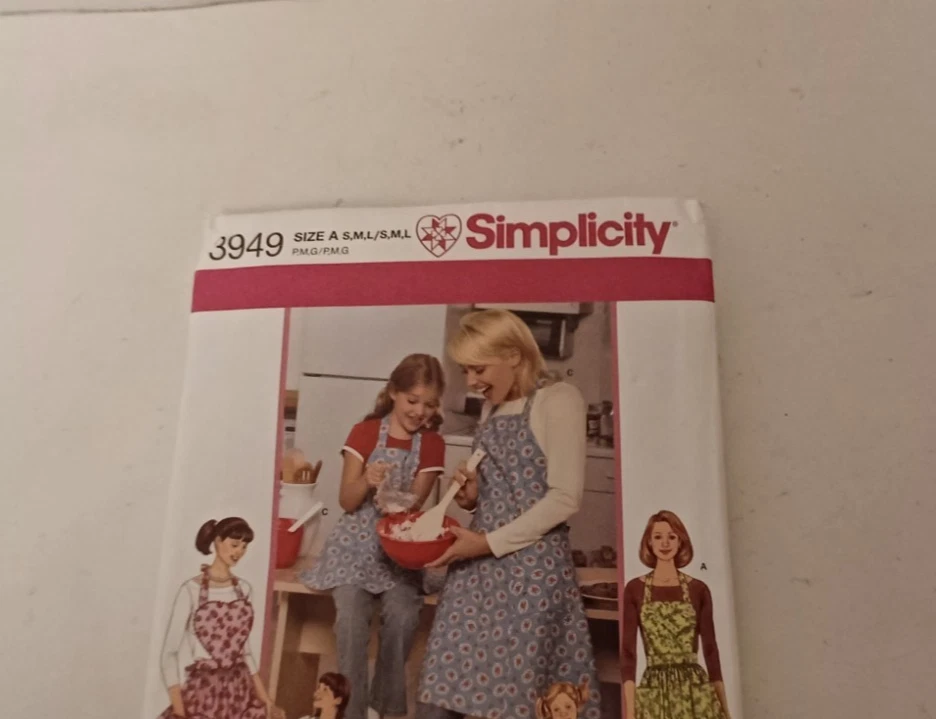 Simplicity 3949 Mommy And Me Matching Apron Retro Heart Shape Pockets UNCUT - Image 2 of 4