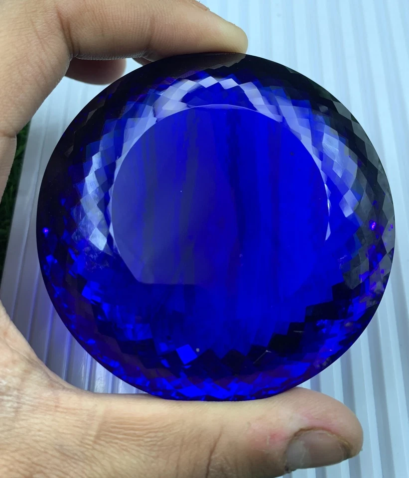 1127 Carat Top Quality Tanzanite Quartz Stone, Round Faceted Cut Loose Quartz - Image 2 of 4