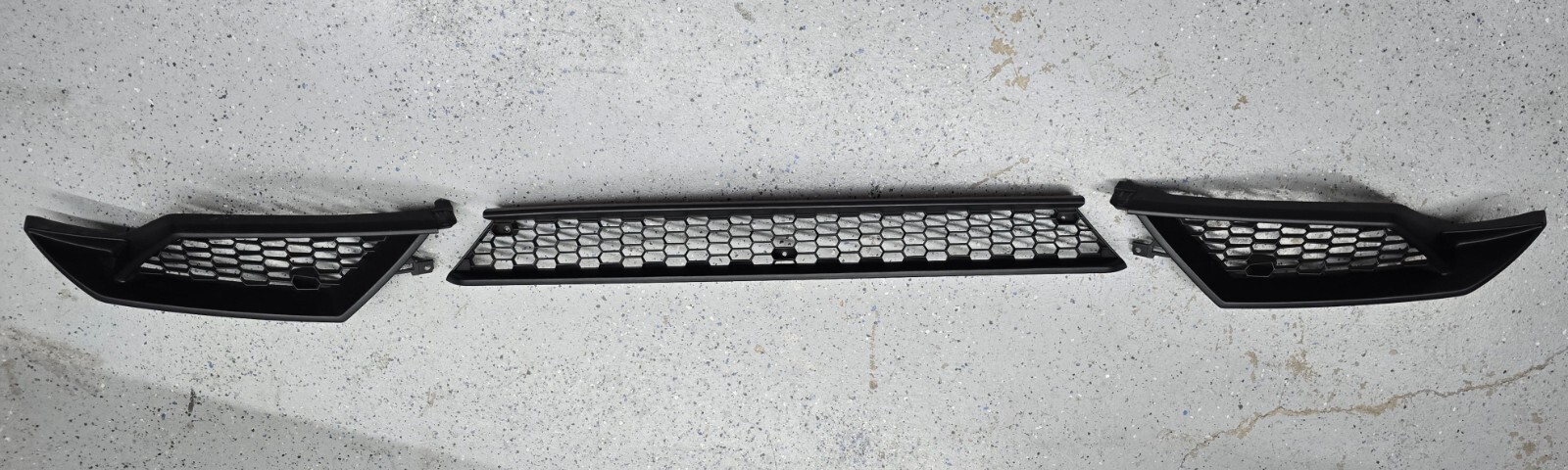 Lamborghini Huracan LP580 Rear Bumper grille 4T0807684A 4T0807675 4T0807676