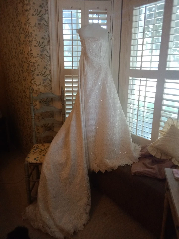 wedding dresses size 12-14 lot - Image 3 of 4