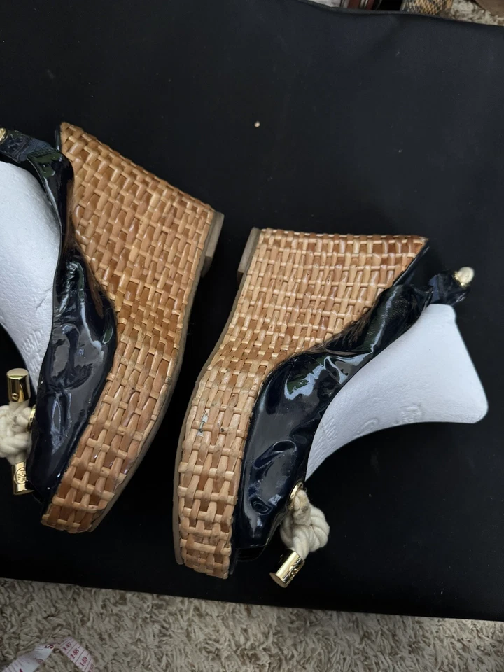 Alpargata de mimbre de charol azul TORY BURCH cuerda con cordones tacón de cuña 9 Foto 2 de 4