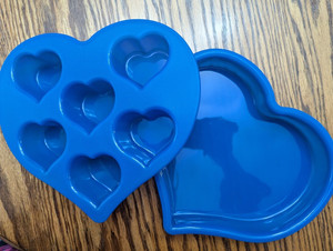 Valentines Heart shaped Silicon Bake pans Set of 2 Oven safe, NOT microwave NEW