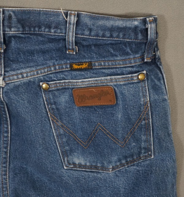 VA09444 **WRANGLER** 0047MWZ STRAIGHT LEG JEANS 36X32 (msr 37"x32")