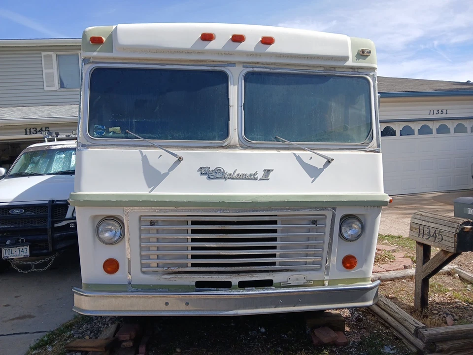 Casa rodante Dodge Diplomat 2/con motor 440 solo 1498 millas Foto 2 de 3