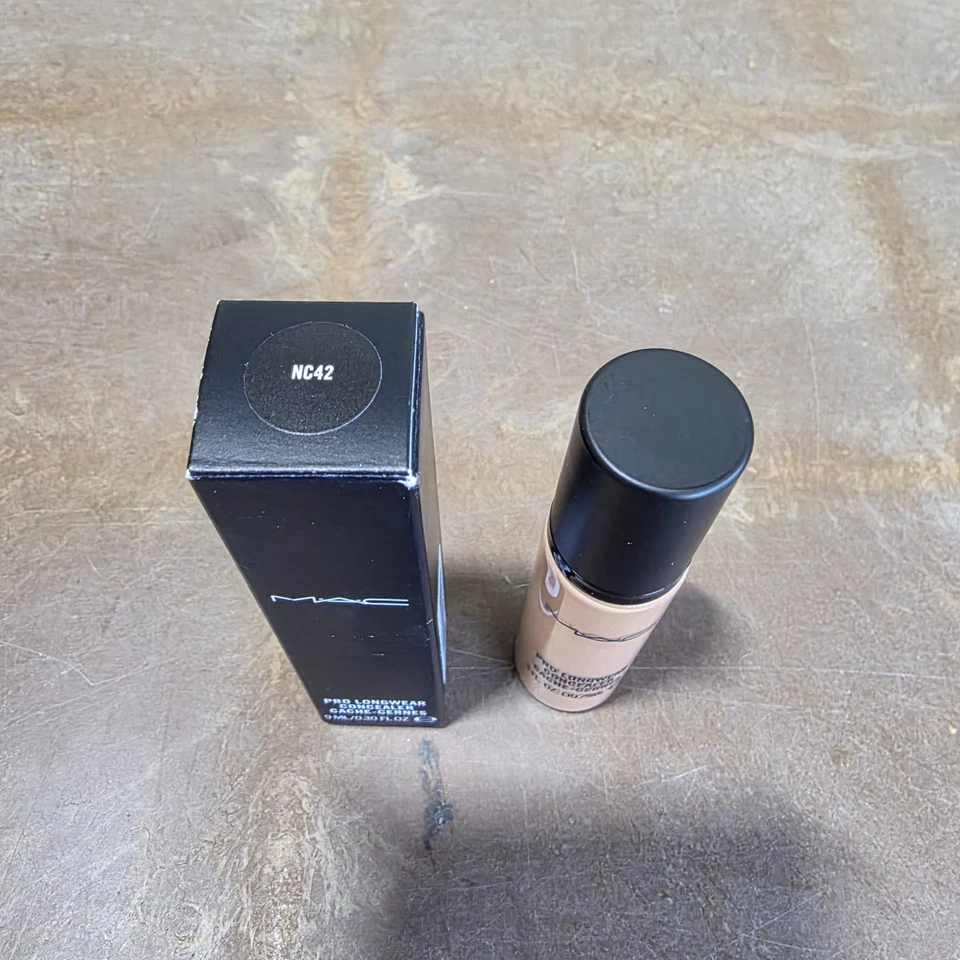 MAC Pro Longwear Concealer NC42 - 9 ml / 0.3 oz NIB - Image 2 of 2