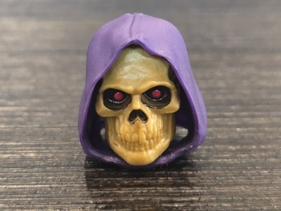 Masters of the Universe - Core Skeletor gold colored head accessory