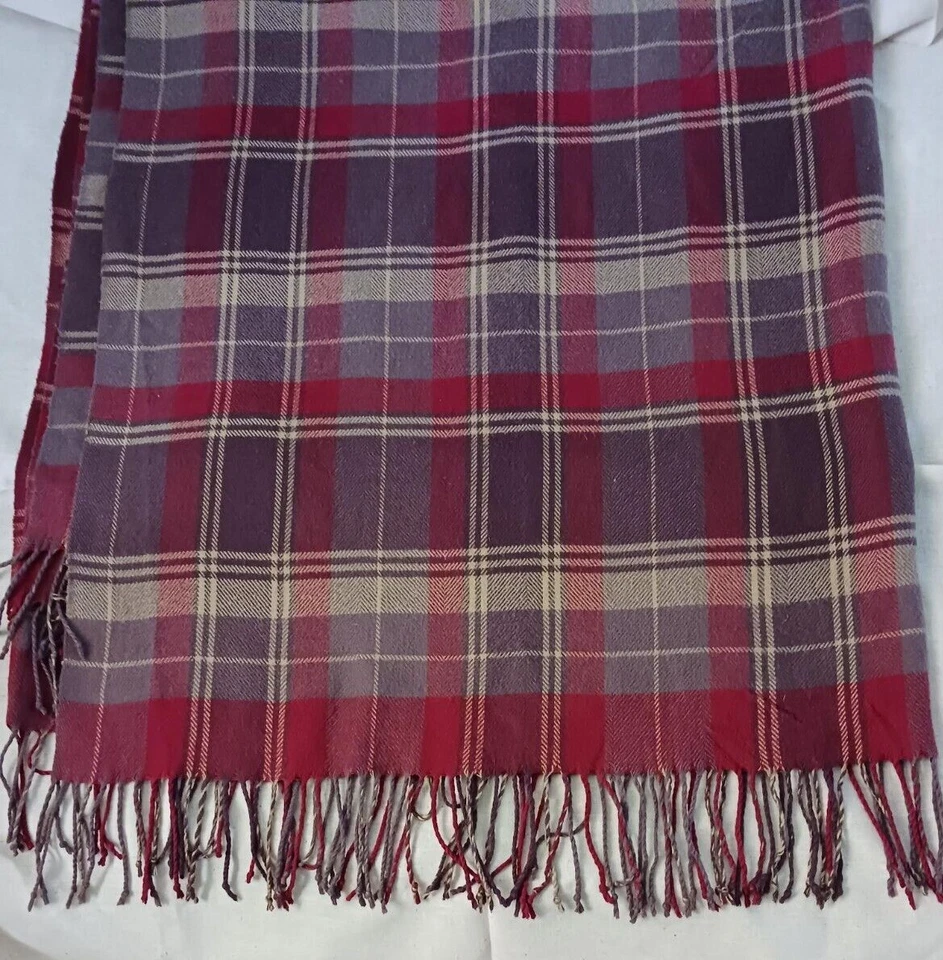 Manta Woolrich 65"x54" soplada y roja a cuadros con flecos Foto 2 de 4