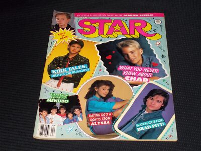 1988 APRIL STAR MAGAZINE - BRAD PITT FRONT COVER - E 15991