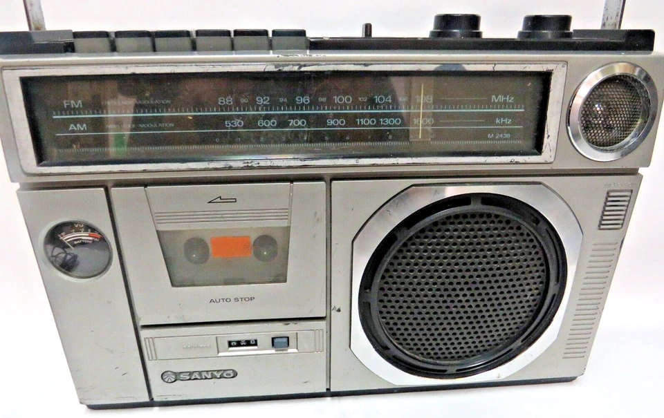 Reproductor de cassette Am/Fm Sanyo Boom Box # M 2438 piezas o reparación Foto 2 de 4