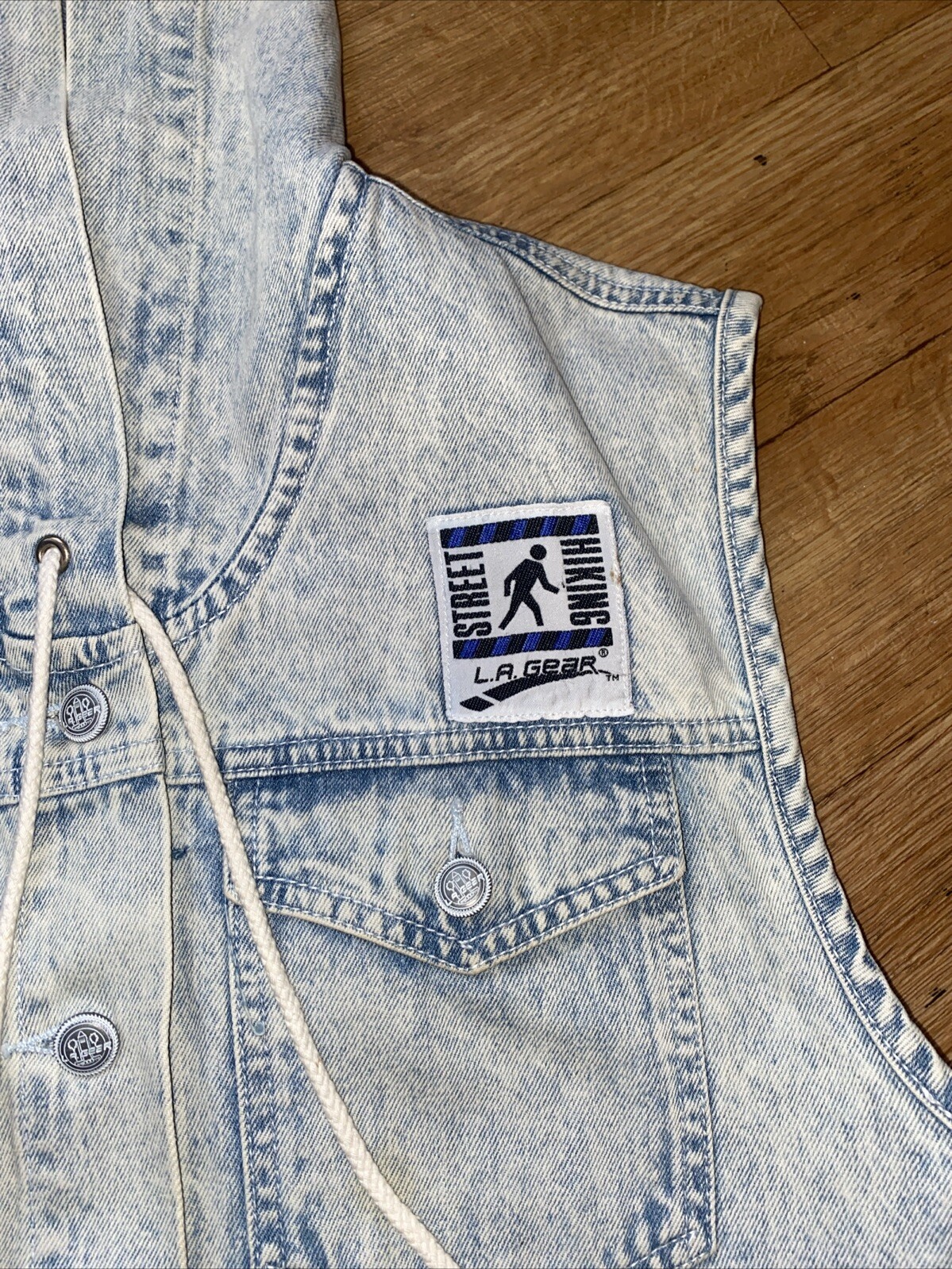 Vtg RARE 80s/90s LA Gear Denim Vest Hood Crop Light Blue Wash Size L *read* 10 5 image 2
