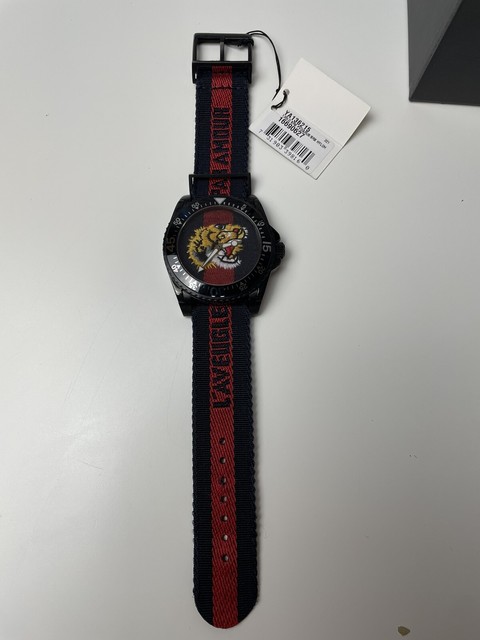 Gucci Dive Tiger Embroidered Dial Men's 