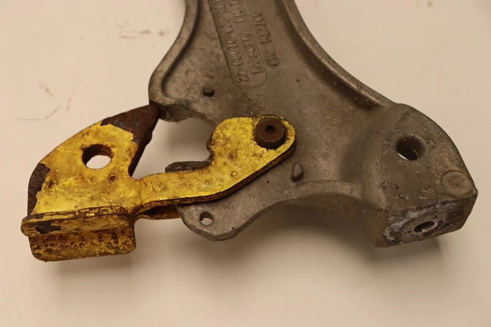 FREIGHTLINER CASCADIA 126 2018-2024 SOPORTE DE MONTAJE DE FALDÓN R2268676000 OEM Foto 3 de 4