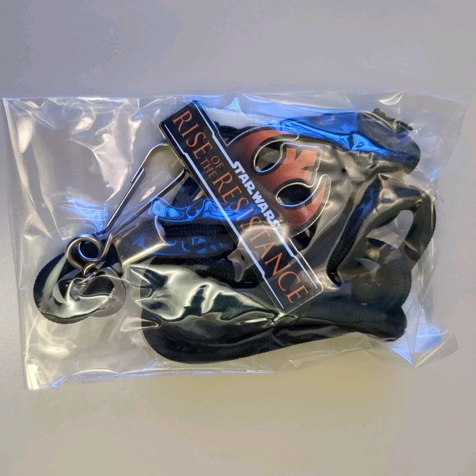 Disneyland Star Wars Galaxy Edge 2020 Rise of the Resistance CM Lanyard NUEVO Foto 2 de 4